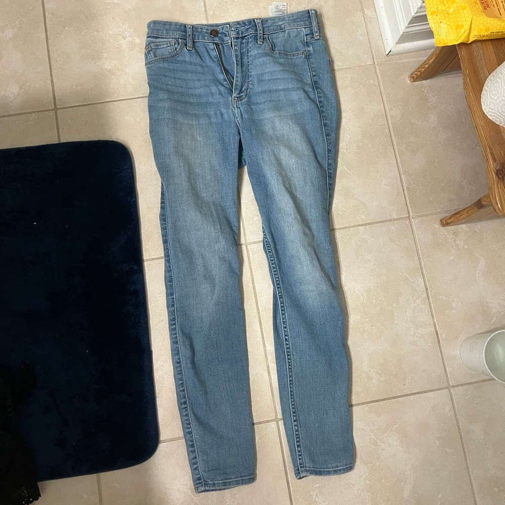 Hollister Size 3 SHORT High waisted jeggings